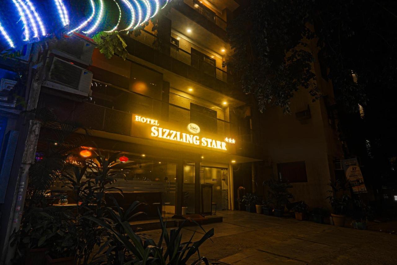 Hotel Sizzling Starr Nova Deli Exterior foto