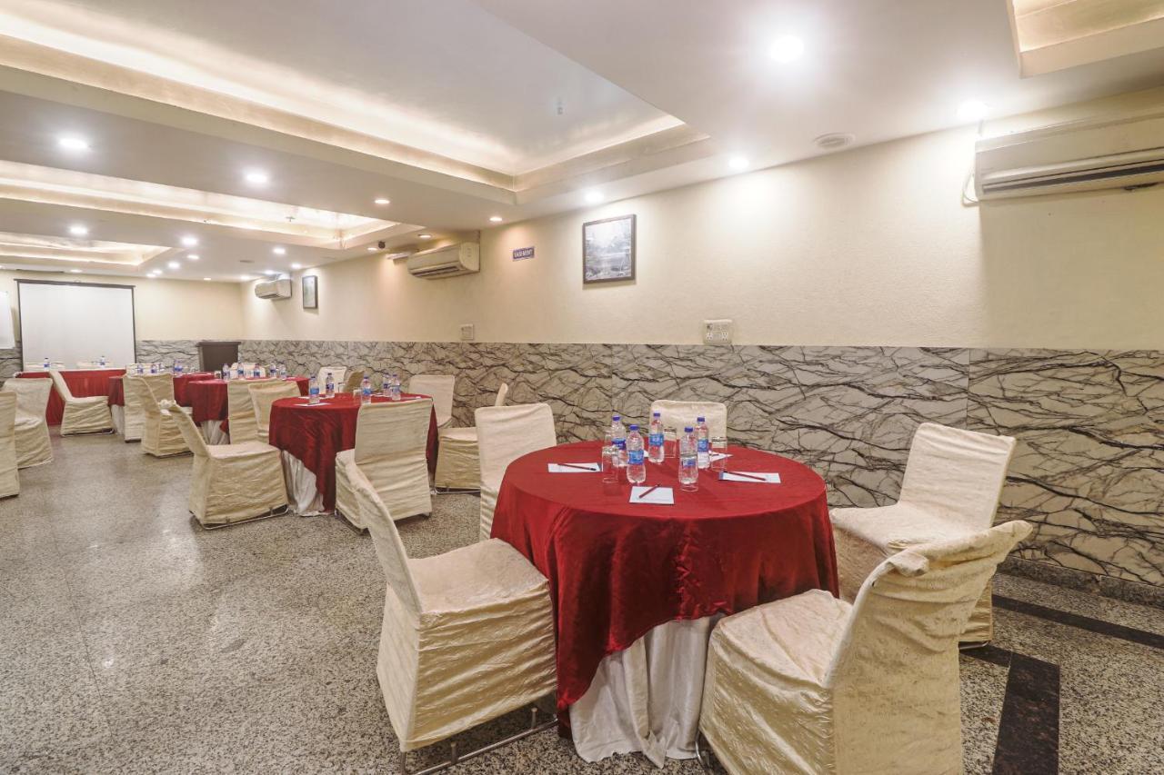 Hotel Sizzling Starr Nova Deli Exterior foto